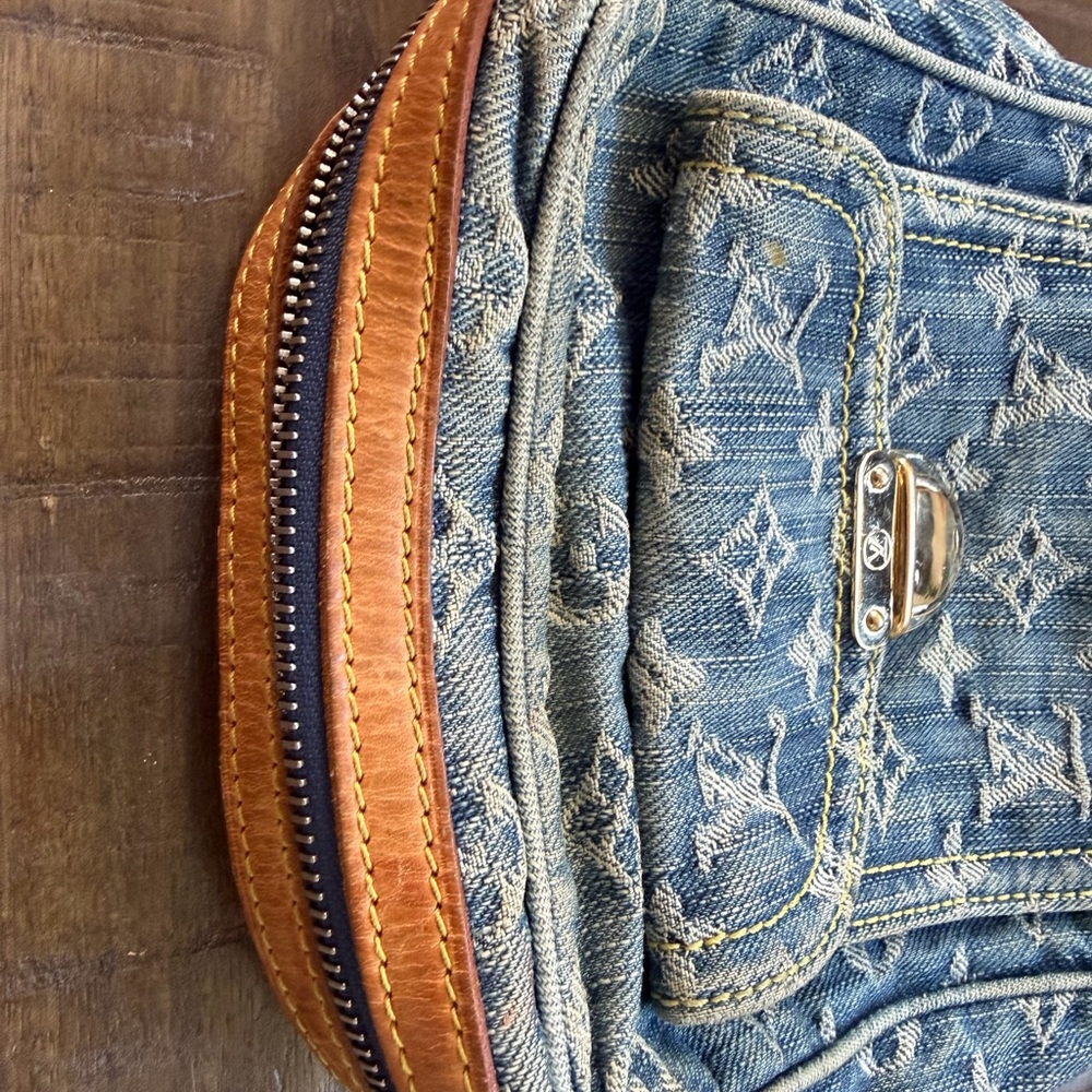Louis Vuitton Denim Camera Bag - Picture 6 of 10